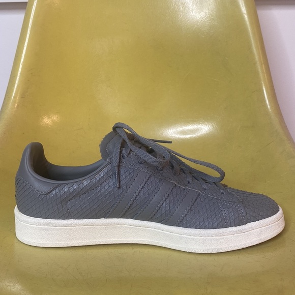 Adidas Textured Sneaker Sz 8.5 - Picture 6 of 10